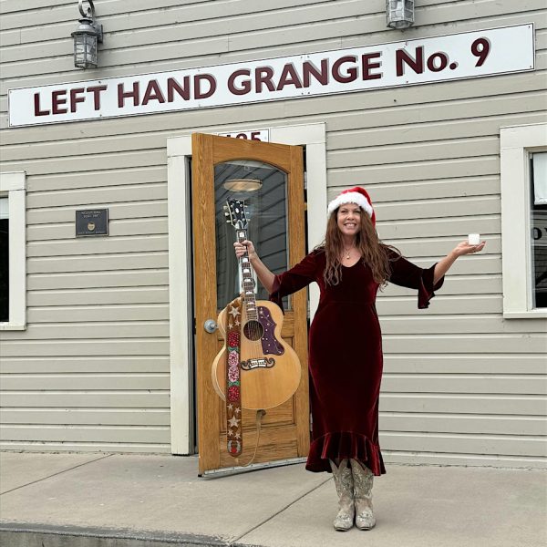 rebecca-folsom-holiday-magic-concert-at-the-grange